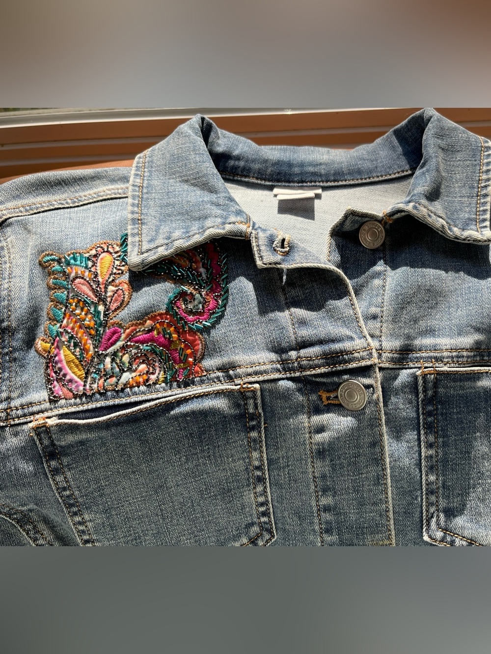 CHICOS Embroidered Denim Jacket sz 1 (8) - Picture 7 of 10